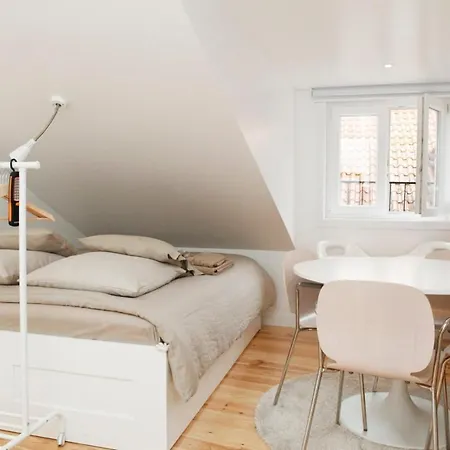 Apartment Charming Mansard In Pena Baixa Lisbon