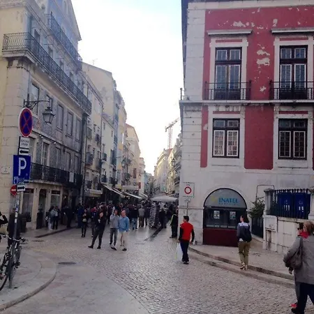 Charming Mansard In Pena Baixa * Lisboa