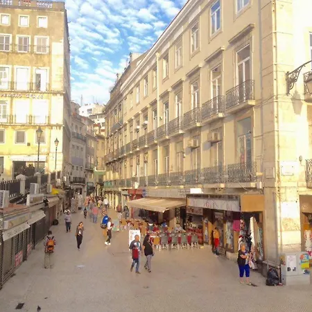 Charming Mansard In Pena Baixa Lisboa