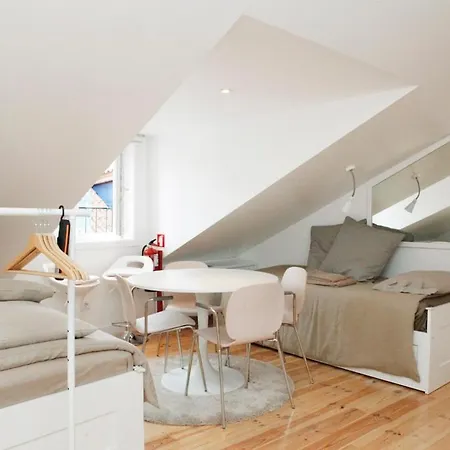 Apartamento Charming Mansard In Pena Baixa *