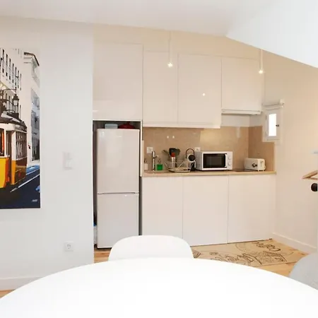 Charming Mansard In Pena Baixa Apartamento *