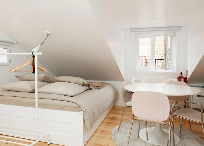 Appartement Charming Mansard In Pena Baixa Lissabon