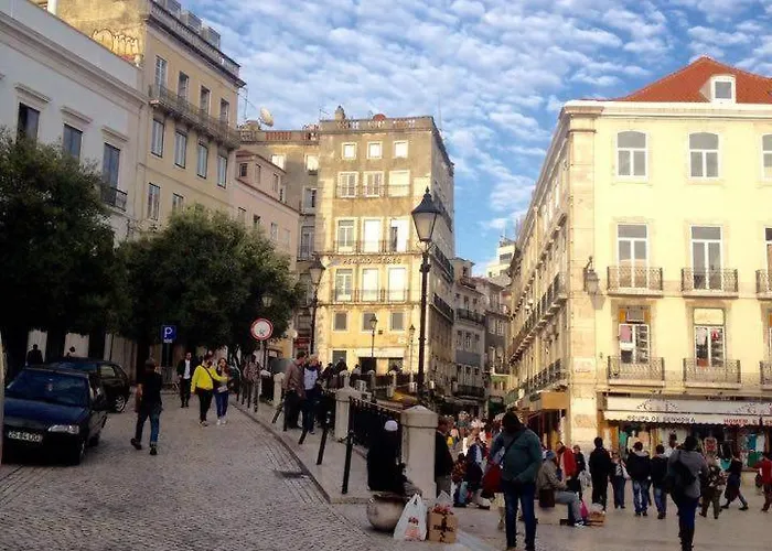 Charming Mansard In Pena Baixa Lissabon